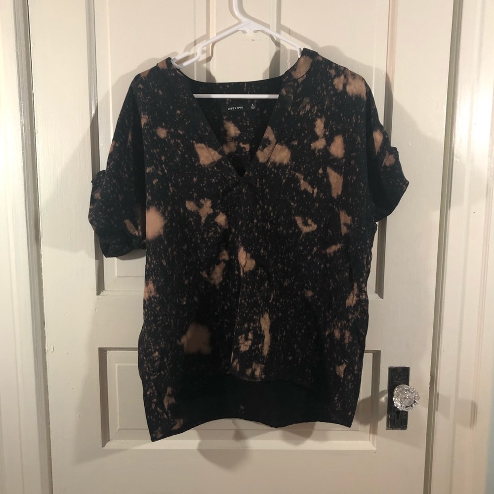 Obey V-Neck Cotton Bleached Top